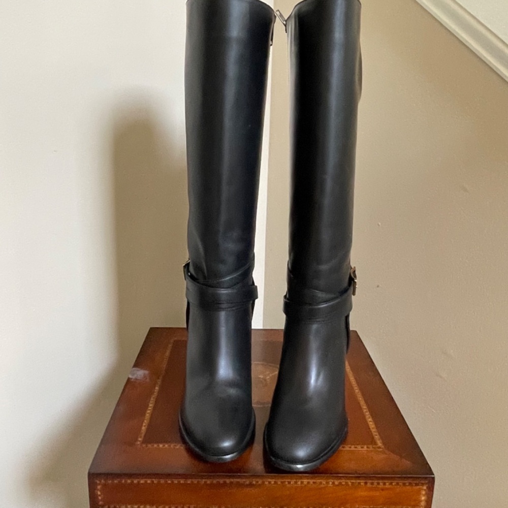 Luxury Designer Burberry Tall Black Zip -up Leather Boots - Picture 5 of 16